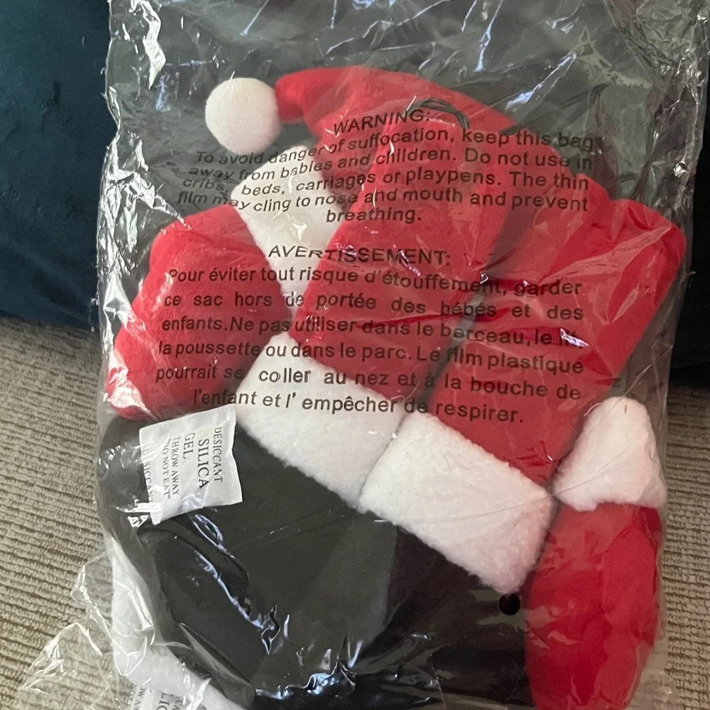 Ashland Santa Face Wreath Decor in Red and White